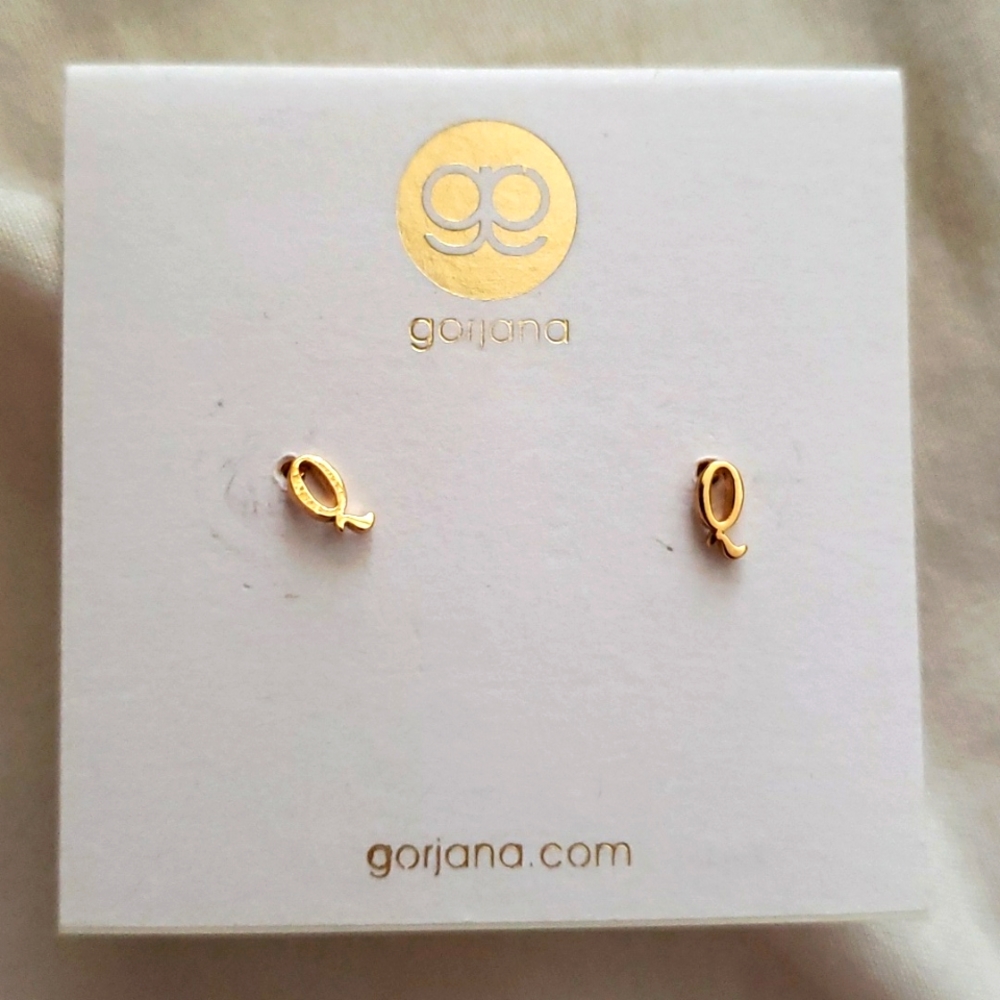 Gorjana Alphabet Stud Earrings - "Q"